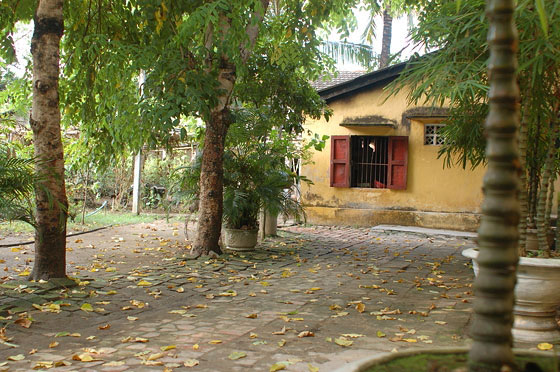 HUE' - Pagoda Nazionale di Dieu De: il parco alberato e i semplici ambienti di vita