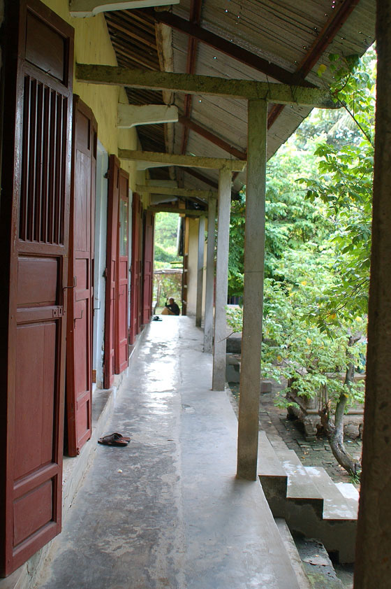 HUE' - Pagoda Nazionale di Dieu De: il portico sul cortile retro