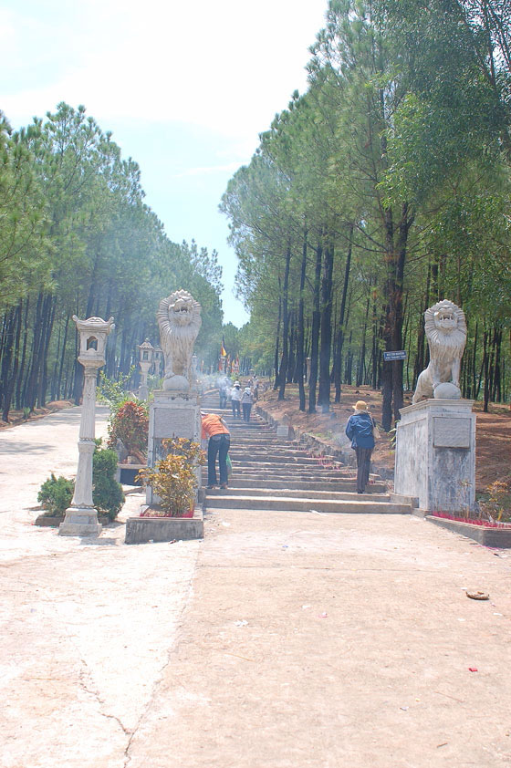 VIETNAM CENTRALE - Vung Hill: inizia la salita sotto il sole cocente