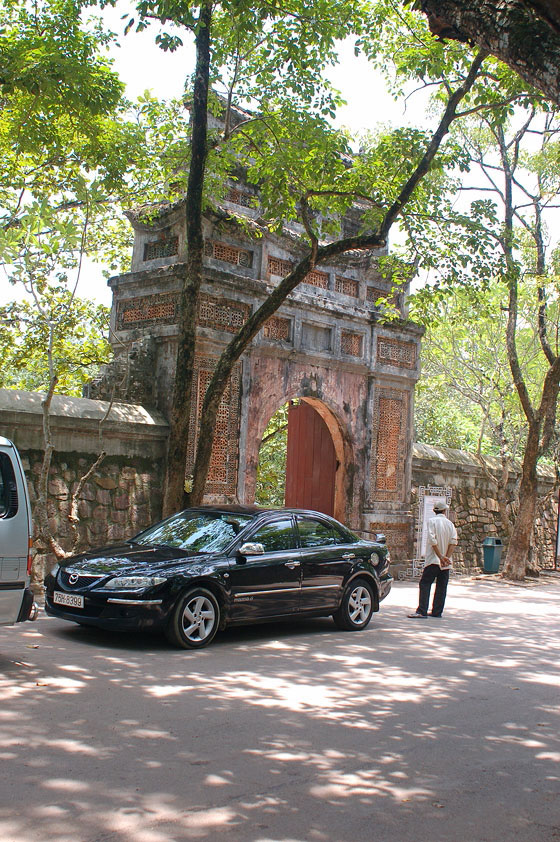 CROCIERA SUL FIUME DEI PROFUMI - Tomba di Tu Duc - Porta Vu Khiem