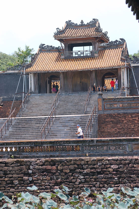 DINTORNI DI HUE' - Tomba di Tu Duc: porta Khiem Cung 