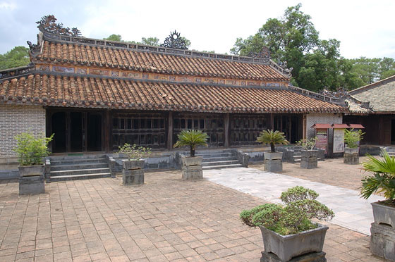 DINTORNI DI HUE' - Tomba di Tu Duc: Tempio Luong Khiem dietro il tempio Hoa Khiem