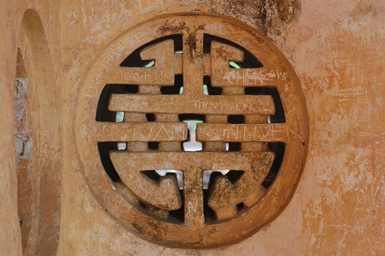 DINTORNI DI HUE' - Tomba di Tu Duc: il carattere cinese della longevità 