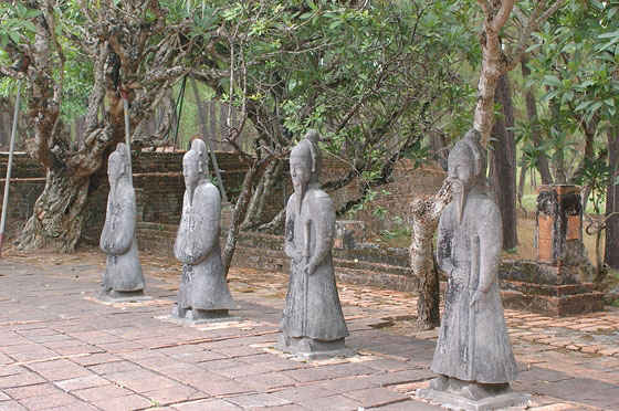 VIETNAM CENTRALE - Tomba di Tu Duc: il cortile d'onore