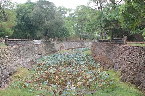 DINTORNI DI HUE' - Verso la Tomba di Le Thien Anh e il tempio di Chap Khiem