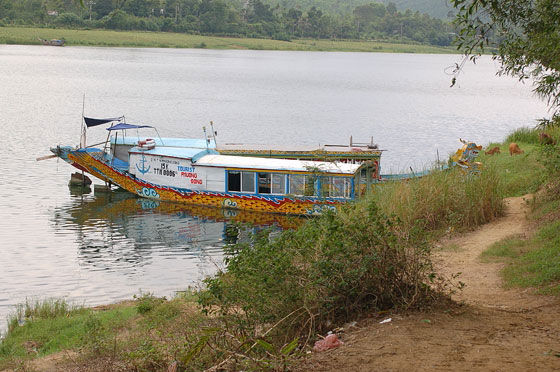 CROCIERA SUL FIUME DEI PROFUMI - Verso la Tomba di Minh Mang