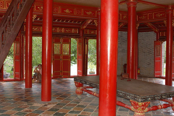 TOMBA DI MINH MANG - L'interno del Padiglione Minh Lau