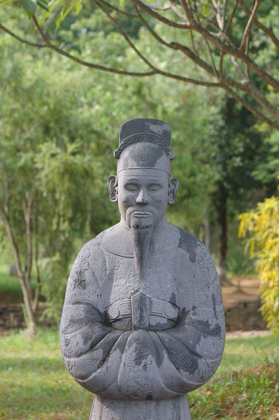 VIETNAM CENTRALE - Un mandarino civile della guardia d'onore della Tomba di Minh Mang