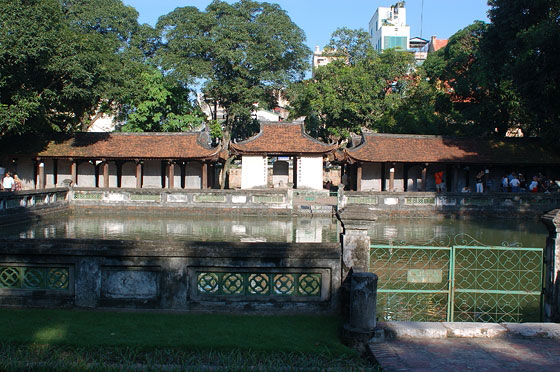 HANOI - Tempio della Letteratura: ai lati del terzo cortile interno i padiglioni con le 82 stele dei candidati
