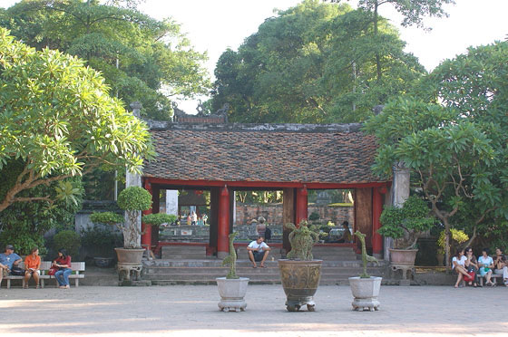 HANOI - Tempio Van Mieu: il cancello di attraversamento dal terzo cortile alla corte delle Cerimonie