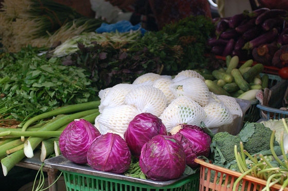 HANOI - Ortaggi in vendita al mercato all'estremità orientale di Pho Gia Ngu 