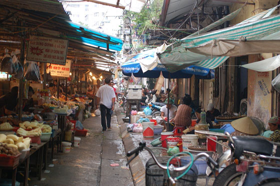 HANOI - Mercato all'estremità orientale di Pho Gia Ngu 