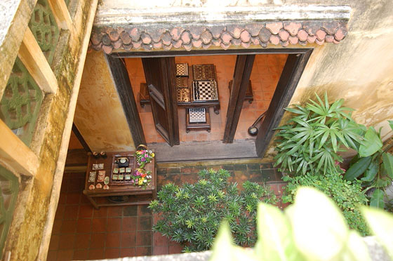 HANOI - Casa-museo al n. 87 di Pho Ma May: il patio centrale visto dalla terrazza al piano primo