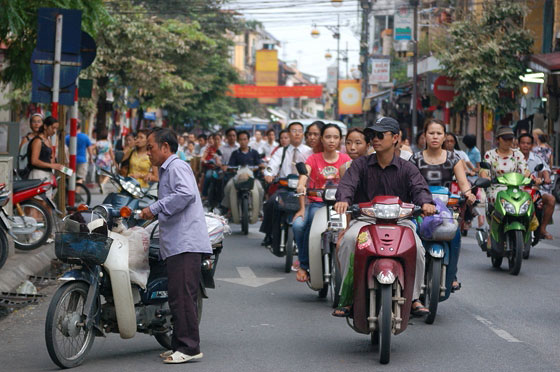 HANOI - Quartiere Vecchio: è fine pomeriggio, un'ora in cui le strade sono molto trafficate