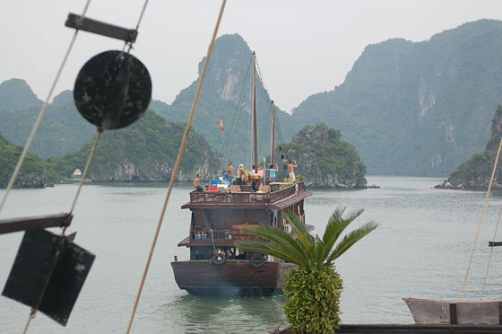 BAIA DI HALONG - Baia di Halong - dove il drago scende in mare