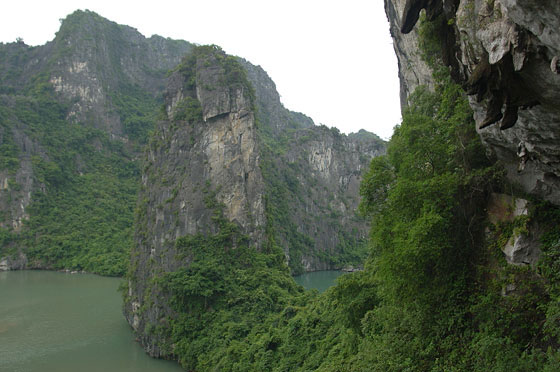 BAIA DI HALONG - Dall'alto della Grotta Sung Sot ammiriamo il panorama circostante