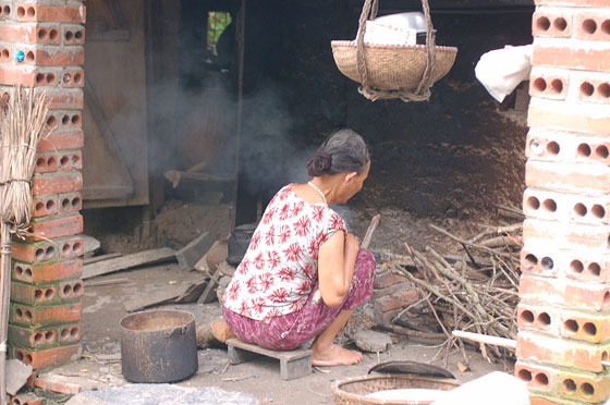 PARCO NAZIONALE DI CAT BA - Ci fermiamo nella casa di questa vietnamita