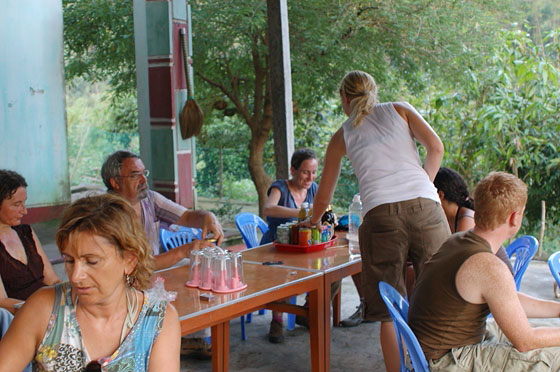PARCO NAZIONALE DI CAT BA - Sosta durante il trekking