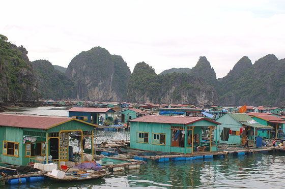BAIA DI HALONG - Un villaggio 