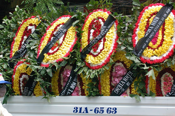 HANOI - Quartiere Vecchio: ci imbattiamo nella processione di un funerale