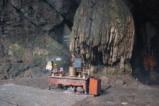 MONTE DELLE IMPRONTE PROFUMATE - Pagoda delle Vestigia Profumate: luogo di pellegrinaggio buddista