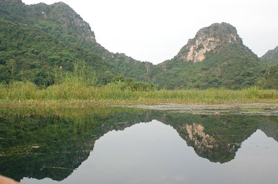 PAGODA DEI PROFUMI - Ripercorrendo il fiume Yen, godiamo ancora di incantevoli paesaggi 