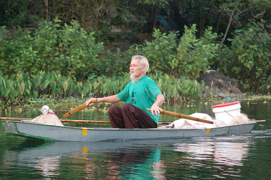 PAGODA DEI PROFUMI - Un vietnamita con barbetta 