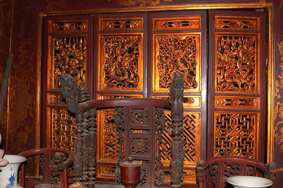 HOA LU - Tempio Le Dai Hanh: le porte a 