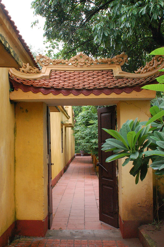 HANOI - Pagoda di Tran Quoc: verso la Corte Frontale 