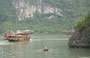 BAIA DI HALONG. Le isole calcaree sono costellate di grotte 