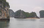 BAIA DI HALONG. Isolotti calcarei con piccole spiagge