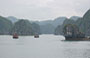 BAIA DI HALONG. Battelli in legno all'orizzonte