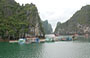 BAIA DI HALONG. Ancora piccoli insediamenti marini tra gli isolotti della baia